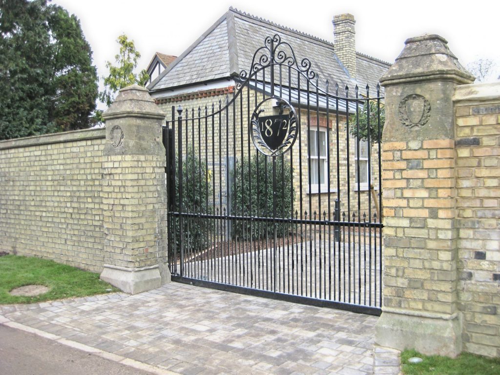 Bespoke metal gates in Coopers Hill, Runnymede.